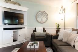 The Huddle & Hangout - 3 Bedroom House Close to ND
