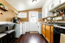 The Huddle & Hangout - 3 Bedroom House Close to ND