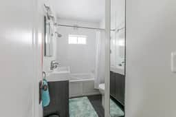 Stylish 3br Cozy Home 10min Drive from ND!