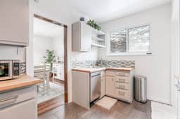 Stylish 3br Cozy Home 10min Drive from ND! - Image 5