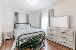 Stylish 3br Cozy Home 10min Drive from ND! - Image 3