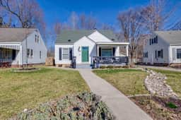 Emerald Clover<>3BR, 1Bath House- 1 mile from ND