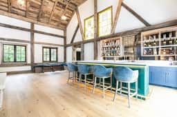 9BR Sorin's Estate w/ Pool and Paddle Tennis Court - Image 5