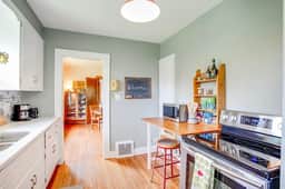 Artist’s Vintage Home 5 mins from ND Campus