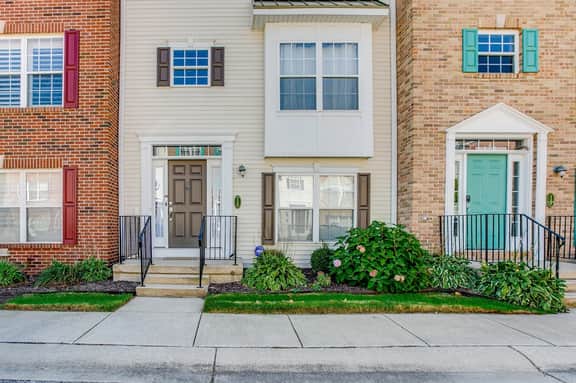 Golden Dome Getaway<>Townhome 1.5 mi To ND