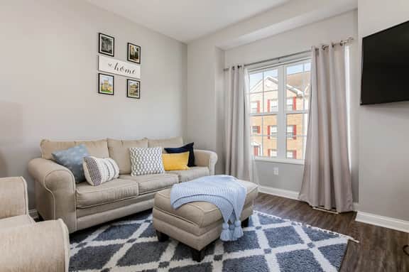 Golden Dome Getaway<>Townhome 1.5 mi To ND