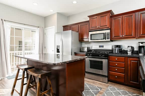 Golden Dome Getaway<>Townhome 1.5 mi To ND