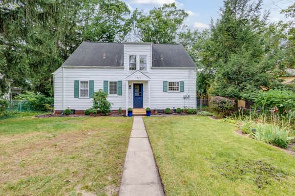 Claddagh & Clover Retreat - 3B 2BA Home 1 mi to ND