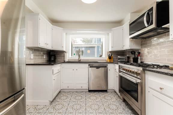 3BR, 3BA Home on Angela Blvd Steps from ND