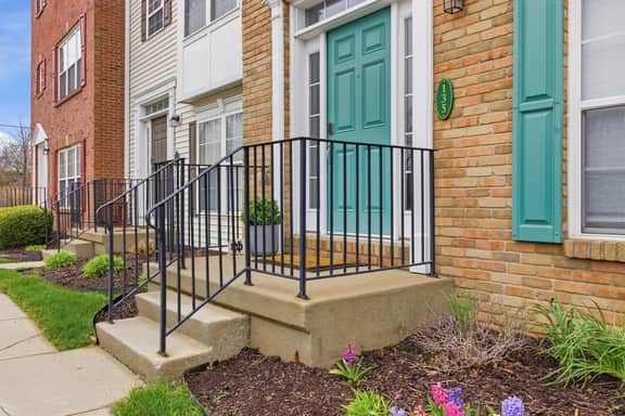 ND Retreat<>Luxury 3 B 3.5 BA Townhome 1.5mi to ND - Image 3