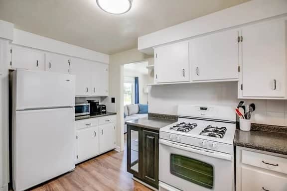 Entire Home Blocks from Notre Dame. Sleeps 8+