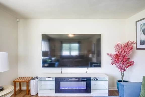 Entire Home Blocks from Notre Dame. Sleeps 8+