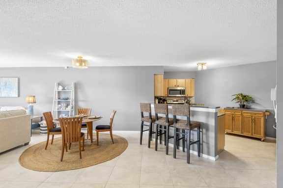 2BD/2BA Condo w/ Beach Access & Pool Isla del Sol