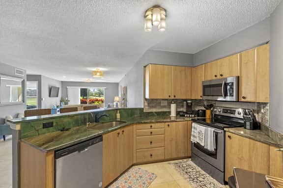 2BD/2BA Condo w/ Beach Access & Pool Isla del Sol