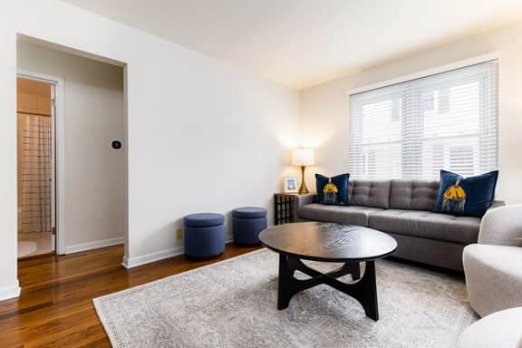 Emerald Clover<>3BR, 1Bath House- 1 mile from ND
