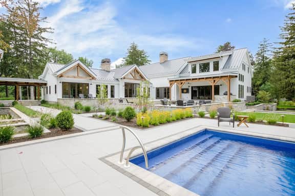 9BR Sorin's Estate w/ Pool and Paddle Tennis Court - Image 2
