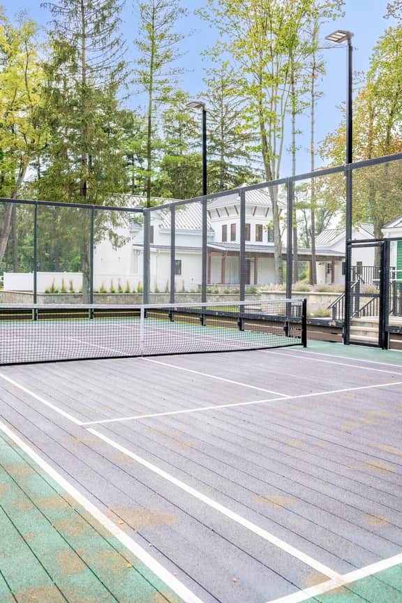 9BR Sorin's Estate w/ Pool and Paddle Tennis Court - Image 3