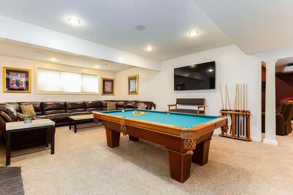 The Irish Grand | 4BR Home | 0.5 Mi to Campus | Sleeps 20