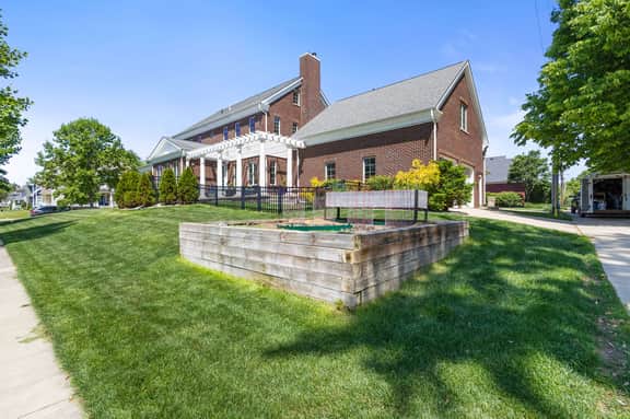 The Irish Grand | 4BR Home | 0.5 Mi to Campus | Sleeps 20