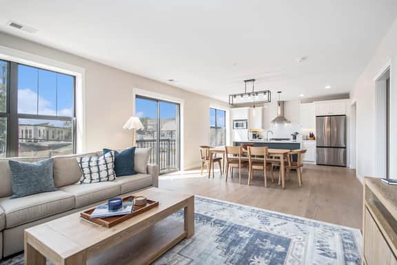 Luxury Irish Quarter Retreat | Walk to Notre Dame