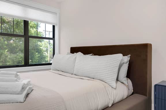 Luxury Irish Quarter Escape Near ND 2BD| 2BA - Image 3